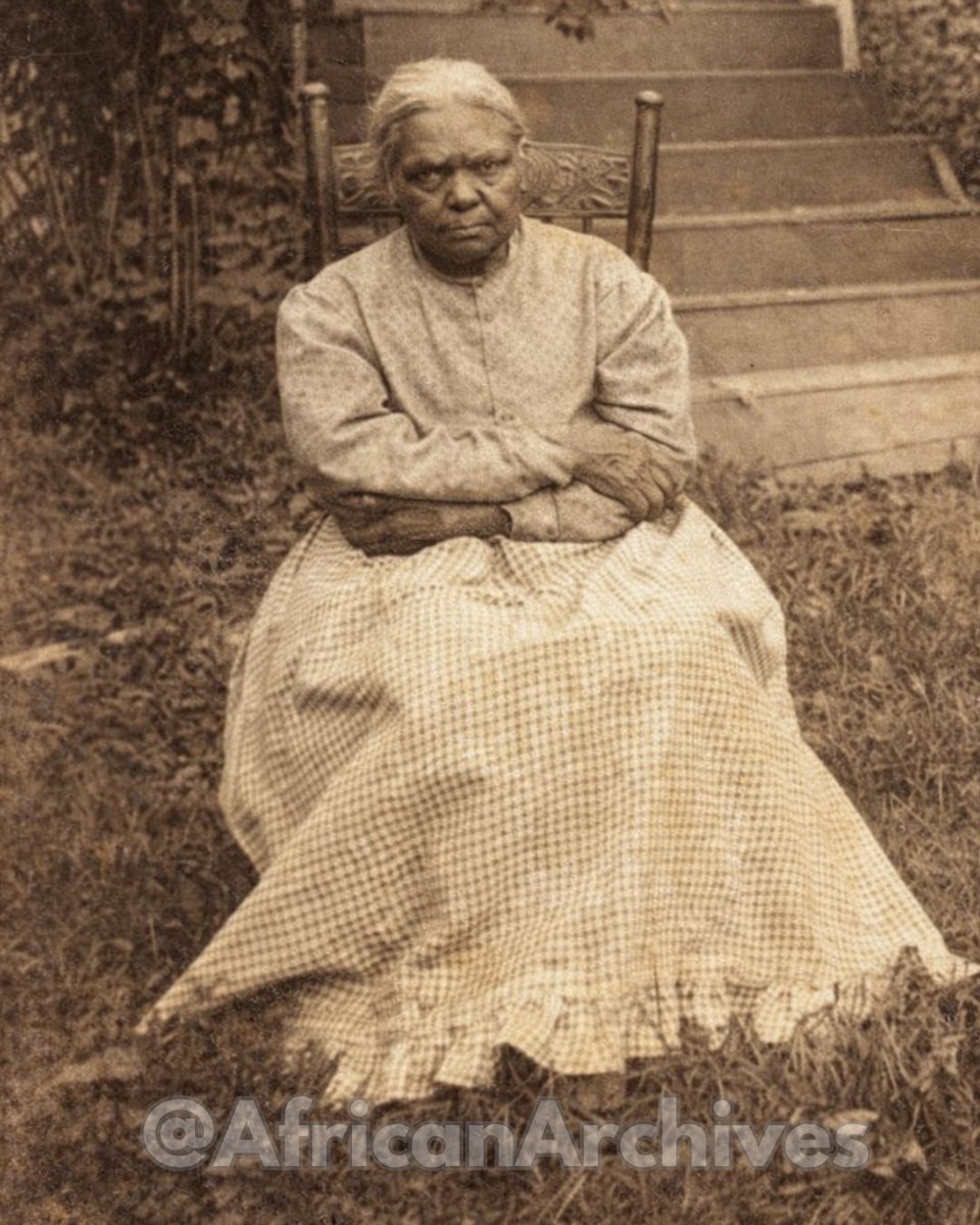 AfricanArchives's tweet photo. Aunt Polly Jackson, was an escaped slave who worked as an agent on the Underground Railroad helping others escape.

She was known for fighting off slave catchers with a butcher knife and a kettle of boiling water. 

A THREAD! https://t.co/KI4VUBPQLC