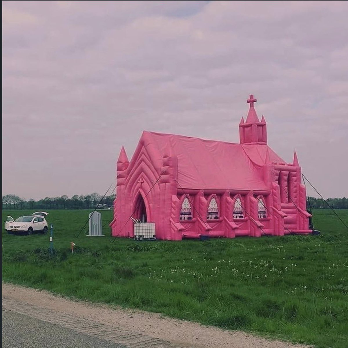 enigmacuration's tweet photo. Inflatable Pink Church sold by Klick Memories a Netherlands based service company.

Available for pop-up weddings https://t.co/JuAJ1NGsRH