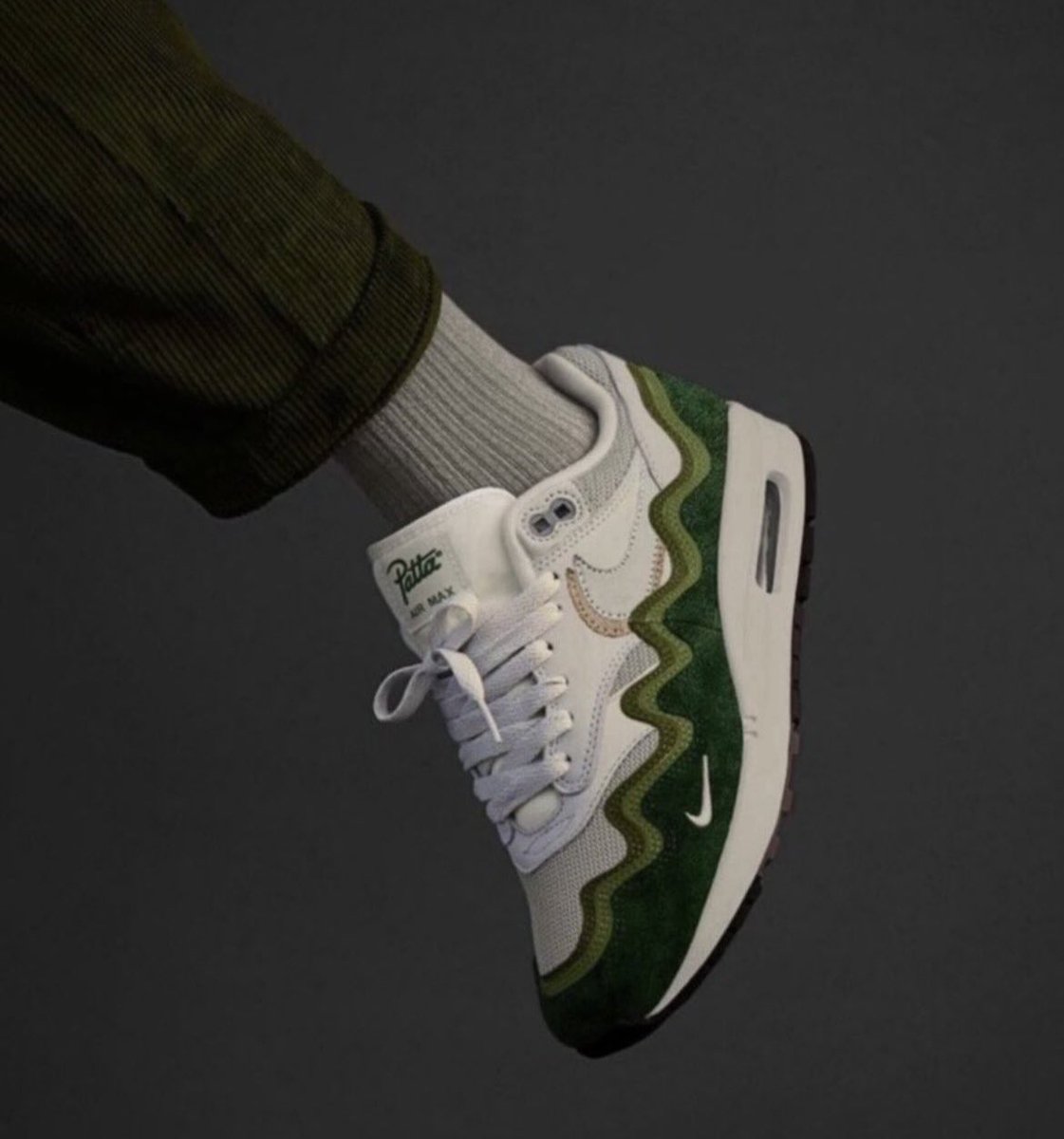 Delulukickz's tweet photo. Nike x Patta ‘Forest Green’🌲 https://t.co/HJ8GwjM5sq