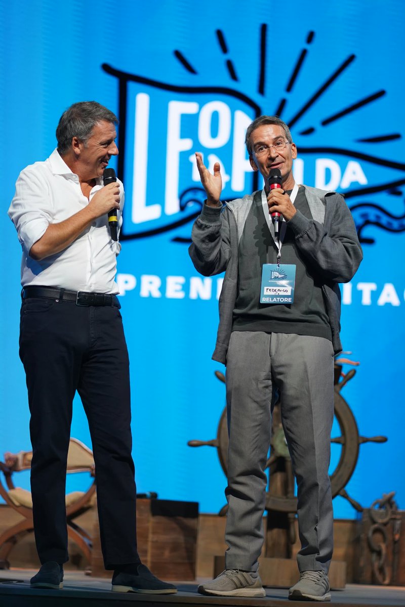 matteorenzi's tweet photo. Pazzesca, una esperienza pazzesca! Undici ore di dibattito incessante dopo le sei di ieri. La Leopolda è un vivaio di idee senza eguali, nessuno fa una cosa del genere in Italia! Abbiamo parlato di tutto, di politica, di speranza, di vita. A chi critica la Leopolda dico: prima di usare frasi fatte, fatevi un giro in questa stazione. Ascoltate tutti i dibattiti su YouTube. Fatevi sorprendere dalla bellezza del dialogo, del confronto, delle idee. Oggi alla Leopolda abbiamo fatto Politica con la P maiuscola. E io ho il cuore commosso e grato. Vedere quasi mille giovani discutere e appassionarsi è un regalo. E sapere che migliaia di persone credono nella possibilità di ritrovare Itaca, riprendersi Itaca, ripensare Itaca.
