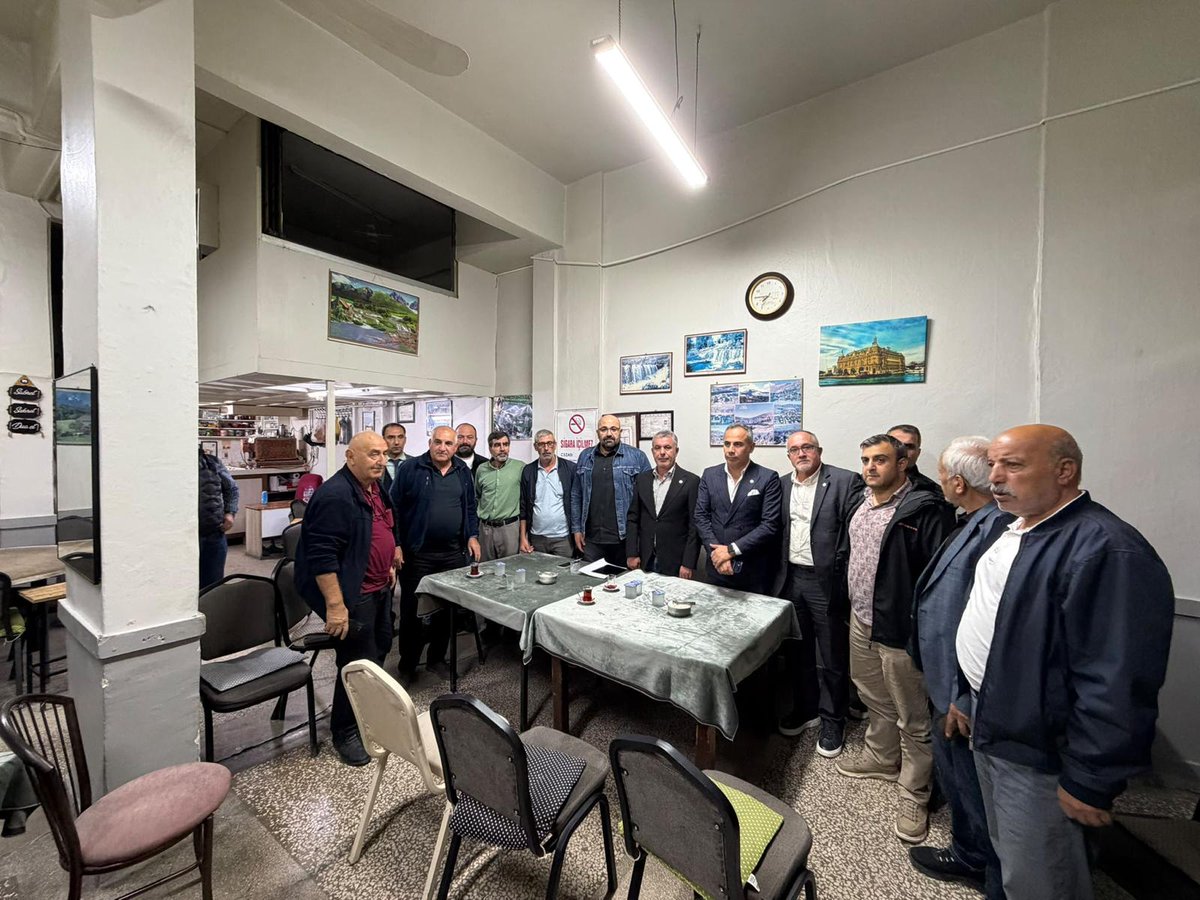 23YeniParti's tweet photo. #YeniParti #YeniPartiElazığ #Elazığ
Teşkilat yapısını tamamlayan İl Başkanımız Dr. Emrah ÖZDEN, toplumla buluşmak ve kucaklaşmak için sahaya indi.
Artık her gün sahadayız.
Çünkü biz, insanların bizi beklemesini değil; onların ayağına gitmeyi tercih ediyoruz. https://t.co/JSxcWHZBqK