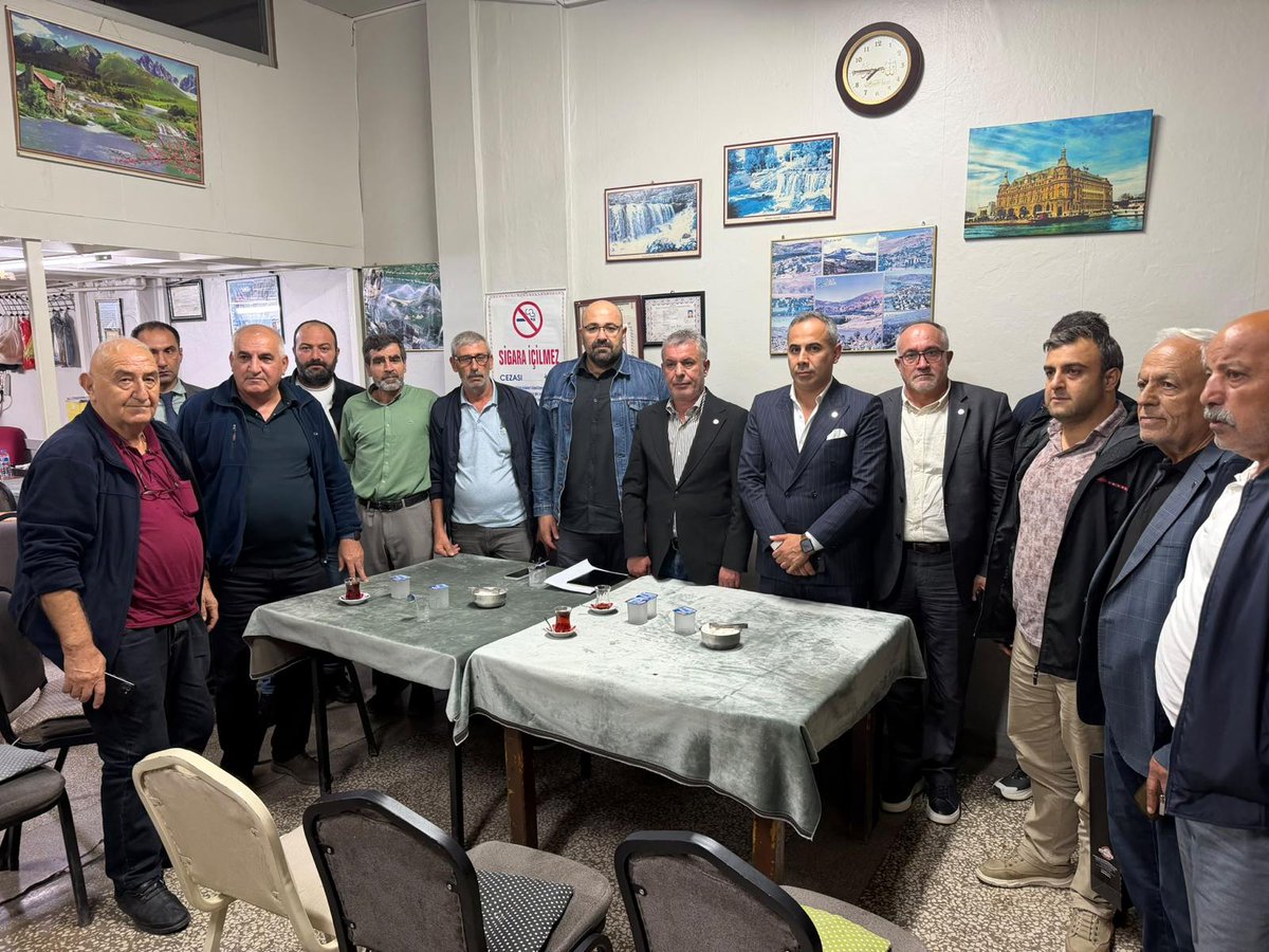 23YeniParti's tweet photo. #YeniParti #YeniPartiElazığ #Elazığ
Teşkilat yapısını tamamlayan İl Başkanımız Dr. Emrah ÖZDEN, toplumla buluşmak ve kucaklaşmak için sahaya indi.
Artık her gün sahadayız.
Çünkü biz, insanların bizi beklemesini değil; onların ayağına gitmeyi tercih ediyoruz. https://t.co/JSxcWHZBqK