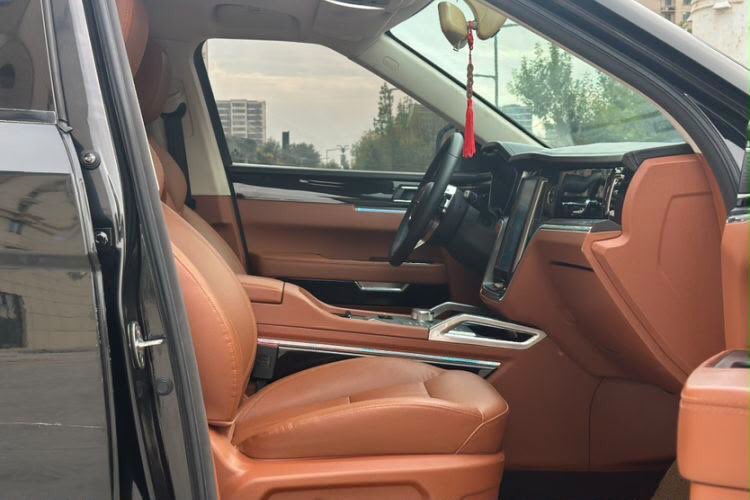 EdwinAmoako4's tweet photo. 2017 Zotye T700
Pure Luxury edition 
1.8L 
Automatic transmission 
Interior ambient lighting 
Auto hold , front parking sensors, rear parking sensors, push to start , anti pinch windows, power seat adjustment

Cost and shipping (CIF): 125,000 cedis https://t.co/tA86jXqkez