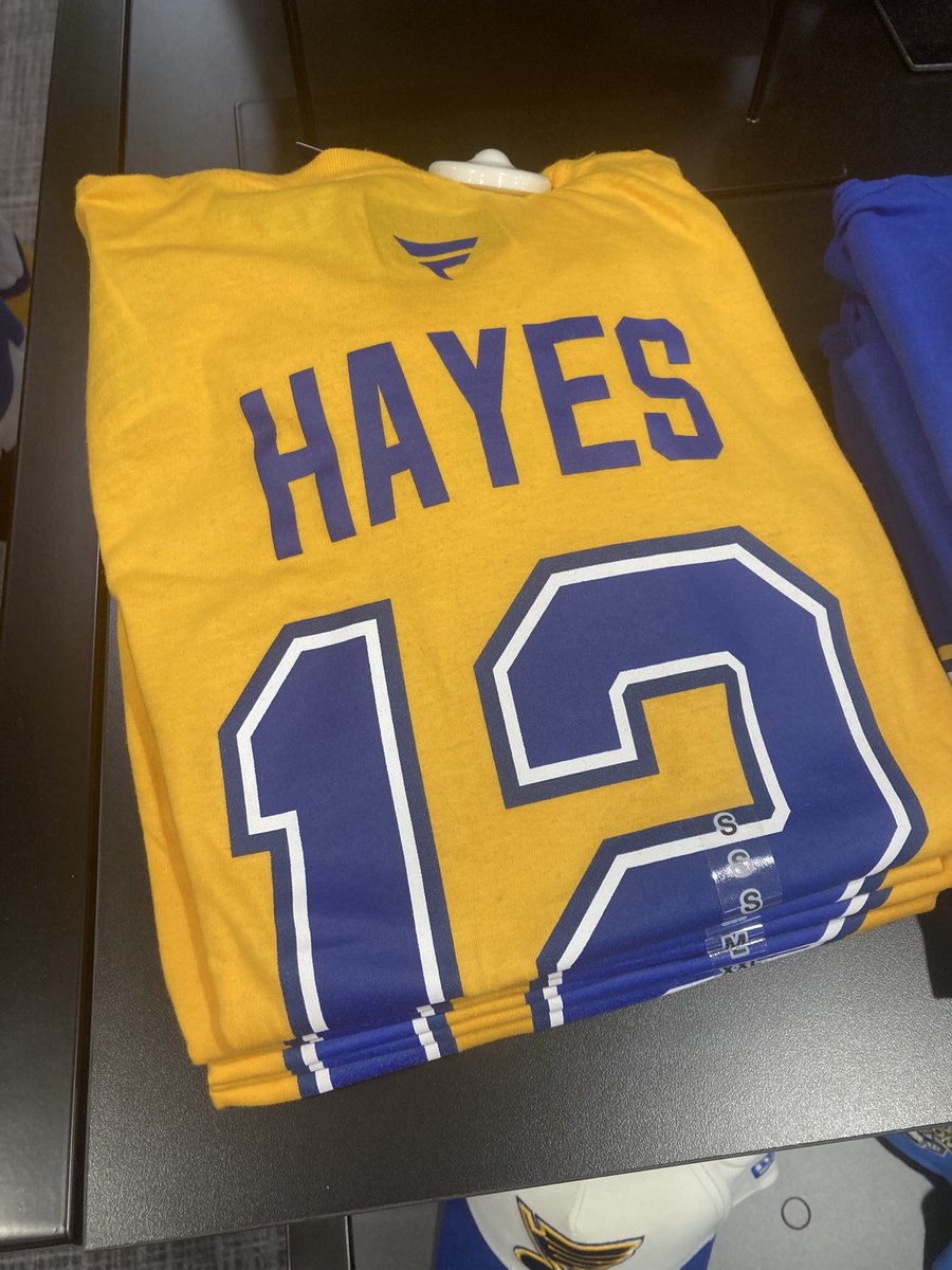 AndrewWillisTHW's tweet photo. West County Mall seems to be having trouble selling Kevin Hayes shirts🤣 #stlblues https://t.co/7ZyZPMs2jH