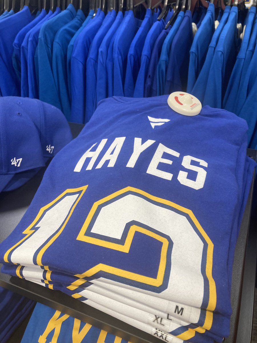 AndrewWillisTHW's tweet photo. West County Mall seems to be having trouble selling Kevin Hayes shirts🤣 #stlblues https://t.co/7ZyZPMs2jH