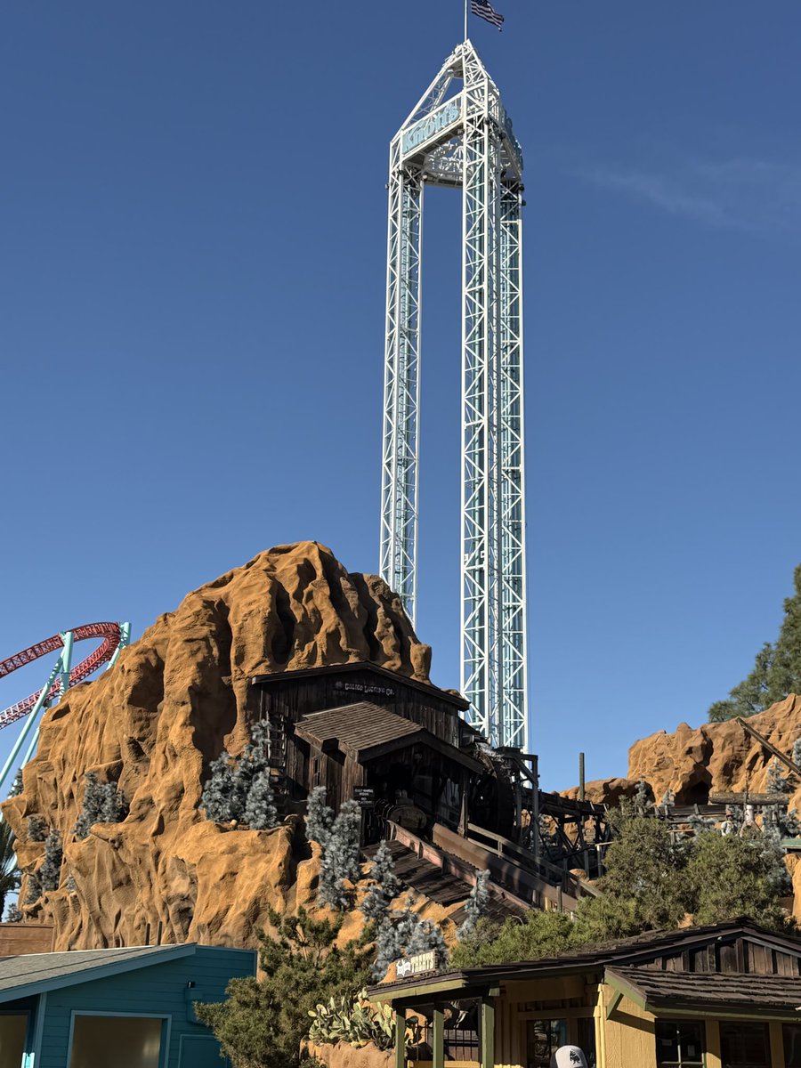 coasterstudios's tweet photo. Had a fantastic day at @knotts for plenty of rides on coasters during the day, with little to no crowds. Temps were extremely high (101!) so at one point we were the only ones in Xcelerators station! Afterwards we did @knottsscaryfarm, my fav Halloween event! This year was great! https://t.co/5bA6yXeZkG