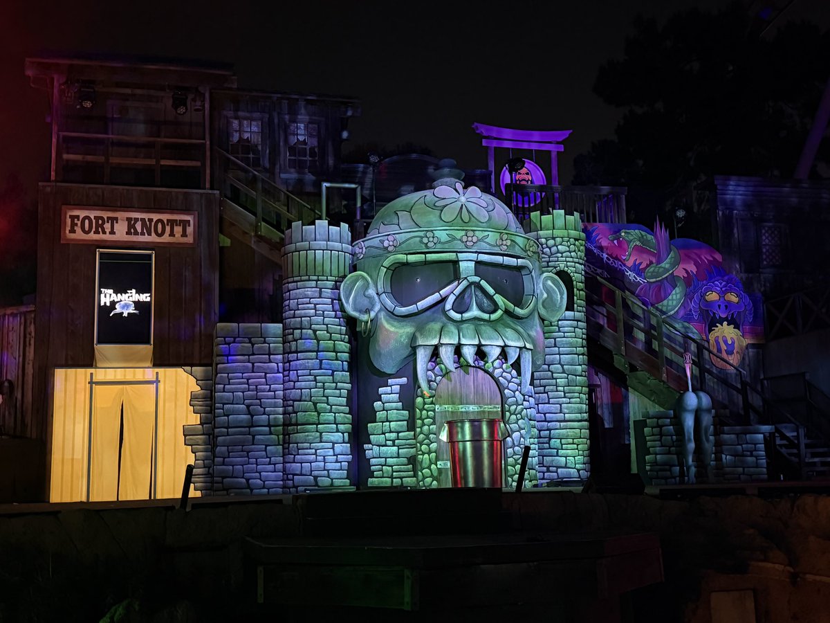 coasterstudios's tweet photo. Had a fantastic day at @knotts for plenty of rides on coasters during the day, with little to no crowds. Temps were extremely high (101!) so at one point we were the only ones in Xcelerators station! Afterwards we did @knottsscaryfarm, my fav Halloween event! This year was great! https://t.co/5bA6yXeZkG