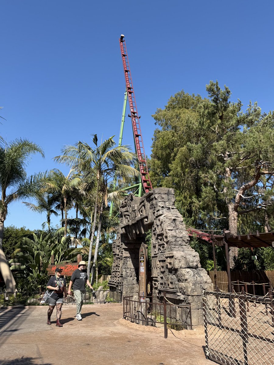 coasterstudios's tweet photo. Had a fantastic day at @knotts for plenty of rides on coasters during the day, with little to no crowds. Temps were extremely high (101!) so at one point we were the only ones in Xcelerators station! Afterwards we did @knottsscaryfarm, my fav Halloween event! This year was great! https://t.co/5bA6yXeZkG