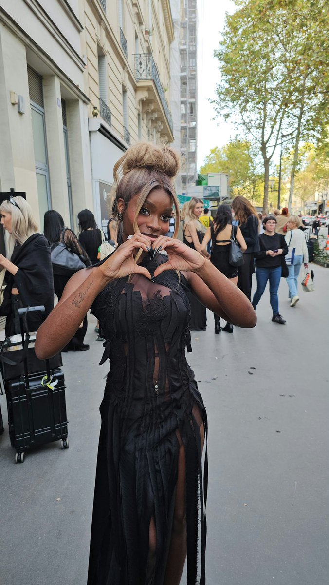 frenchmeatdolls's tweet photo. Défilé Ottolinger, Olandria met une tenue de la nouvelle collection telle la reine qu’elle est. 
#OlandriaxOttolingerSS27 
#OttolingerSS27 https://t.co/jcHVLjdJbp