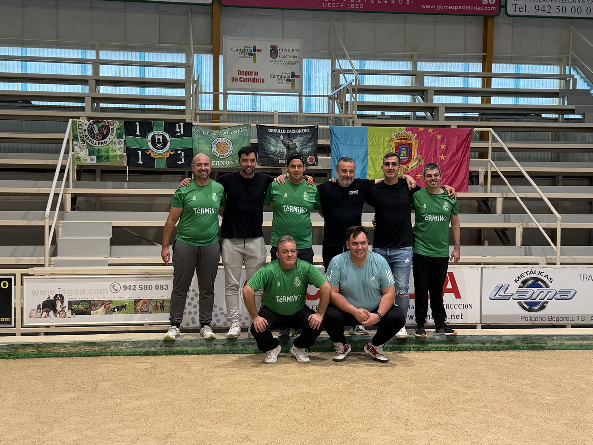Concanos96's tweet photo. ¡Gran Jornada de #Bolos en el corro de la bolera Gerardo Castañeda con nuestros amigos de las peñas del @realracingclub 

👏 Enhorabuena a @Ojancanos1996 por la organización y a todos los Concanos participantes por el espectáculo ofrecido 😉 https://t.co/cZVegp8KVu