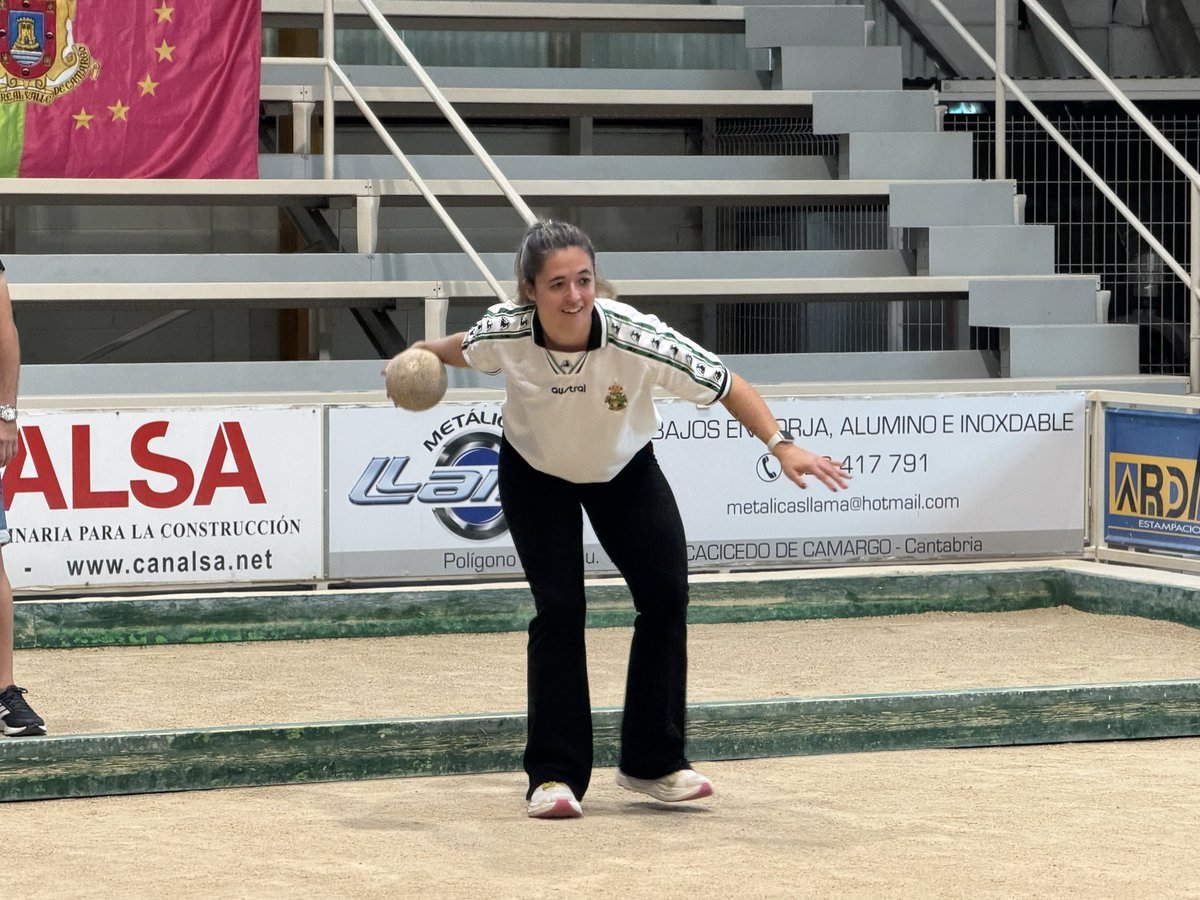 Concanos96's tweet photo. ¡Gran Jornada de #Bolos en el corro de la bolera Gerardo Castañeda con nuestros amigos de las peñas del @realracingclub 

👏 Enhorabuena a @Ojancanos1996 por la organización y a todos los Concanos participantes por el espectáculo ofrecido 😉 https://t.co/cZVegp8KVu
