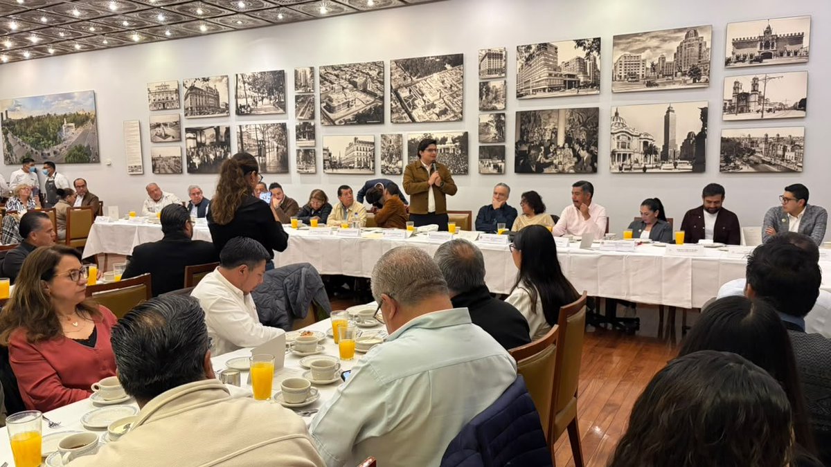 juanrubiog's tweet photo. Esta mañana nos reunimos en un desayuno de unidad sindical con el Presidente de @MorenaCiudadMex, @Paulogarciag; la titular de la @TrabajoCDMX, @Ines_GONI; el Diputado Federal @aramirezcuellar y trabajadoras y trabajadores de toda la CDMX del sector aeronáutico, educativo, minero y metalúrgico, entre otros importantes gremios. ¡Continuamos caminando con quienes construyen esta gran Ciudad!

#SigamosHaciendoHistoria
@GPMorenaCdMex
@MorenaCiudadMex