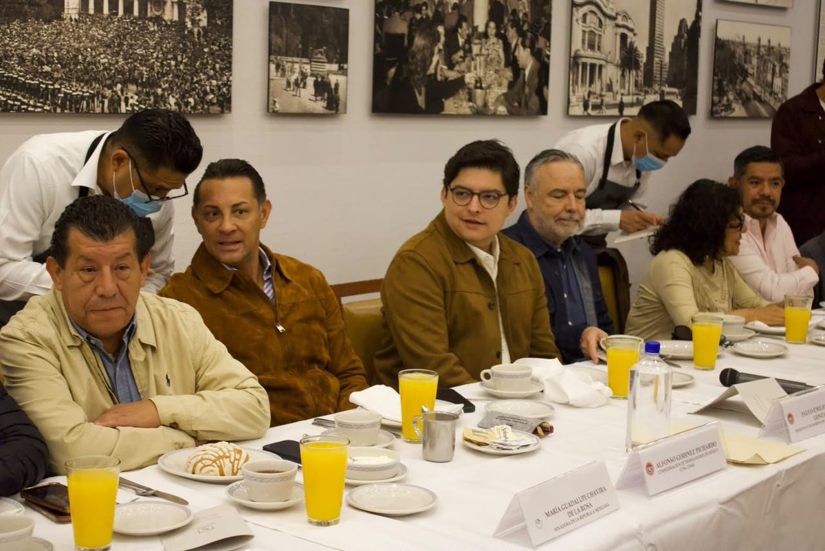 juanrubiog's tweet photo. Esta mañana nos reunimos en un desayuno de unidad sindical con el Presidente de @MorenaCiudadMex, @Paulogarciag; la titular de la @TrabajoCDMX, @Ines_GONI; el Diputado Federal @aramirezcuellar y trabajadoras y trabajadores de toda la CDMX del sector aeronáutico, educativo, minero y metalúrgico, entre otros importantes gremios. ¡Continuamos caminando con quienes construyen esta gran Ciudad!

#SigamosHaciendoHistoria
@GPMorenaCdMex
@MorenaCiudadMex