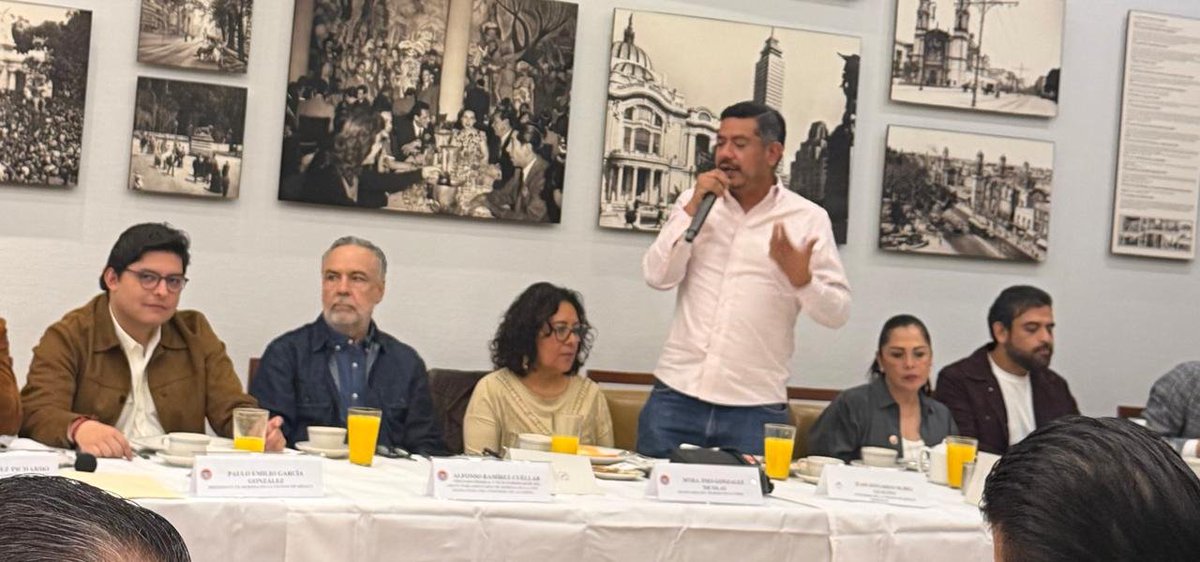 juanrubiog's tweet photo. Esta mañana nos reunimos en un desayuno de unidad sindical con el Presidente de @MorenaCiudadMex, @Paulogarciag; la titular de la @TrabajoCDMX, @Ines_GONI; el Diputado Federal @aramirezcuellar y trabajadoras y trabajadores de toda la CDMX del sector aeronáutico, educativo, minero y metalúrgico, entre otros importantes gremios. ¡Continuamos caminando con quienes construyen esta gran Ciudad!

#SigamosHaciendoHistoria
@GPMorenaCdMex
@MorenaCiudadMex