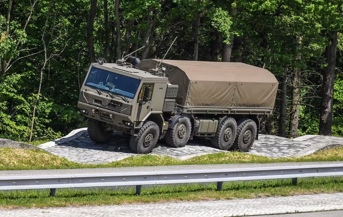 Danny_elMayor's tweet photo. Tatra T815-7 Force series, 3rd generation in 8x8 configuration at Tatra polygon.

Source: Tatra Trucks https://t.co/HxLGWy04wk