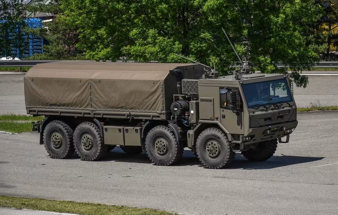 Danny_elMayor's tweet photo. Tatra T815-7 Force series, 3rd generation in 8x8 configuration at Tatra polygon.

Source: Tatra Trucks https://t.co/HxLGWy04wk