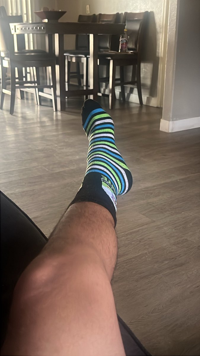 santistarzz's tweet photo. these ugly ahh socks https://t.co/Krcv7nZiwY