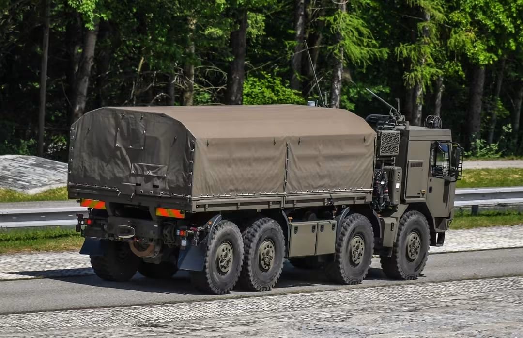 Danny_elMayor's tweet photo. Tatra T815-7 Force series, 3rd generation in 8x8 configuration at Tatra polygon.

Source: Tatra Trucks https://t.co/HxLGWy04wk
