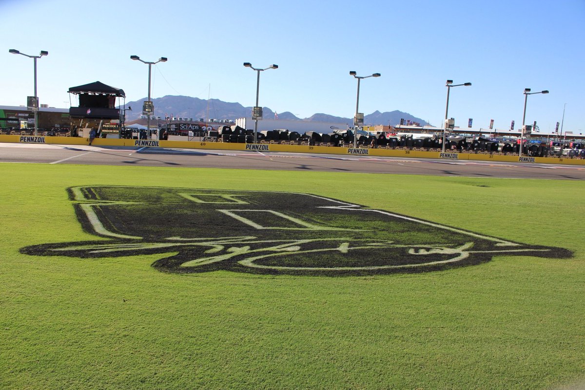 Frontstretch's tweet photo. For Kyle. https://t.co/UXdDbkv3Da