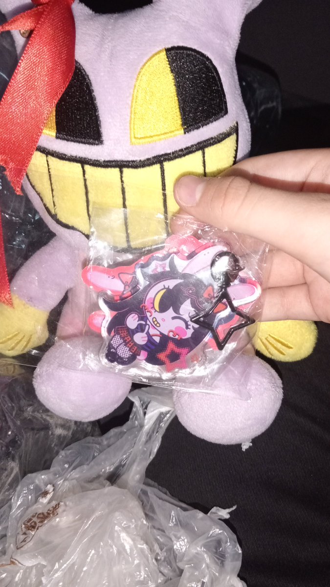 FunnyJesterPom's tweet photo. Got a keychain! They gifted me a sticker too! Go follow @limetoam (Not on X!)
#manga #convention #jax https://t.co/sFrzg9UupF
