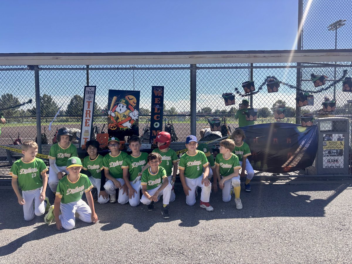 KCSPORTS's tweet photo. Capitol Federal has gone Haunted! 🎃☠️🎃 Thank you all for participating! We will be announcing the winner tomorrow morning! #PlayUSSSA 

@USSSABSBL | @USSSA_Midwest | @USSSA_KC | https://t.co/vZlVH1bGoa