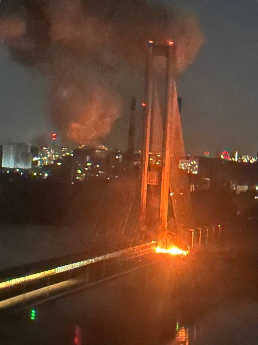 KaterynaLis's tweet photo. IMPORTANT TO KNOW: In the coming days, we will see more brutal Russian attacks on Kyiv’s bridges. 

And this is literally the tactics of the 1920s, when Russian Soviets occupied Ukraine, which had just renewed its independence after the fall of the Tsarist Empire. The Ukrainian People’s Republic declared independence on January 22, 1918.

During the Soviet-Ukrainian War of 1917-1921, control over Kyiv’s bridges was of crucial strategic importance because they connected the Right Bank and the Left Bank of the Dnipro River. The crossings were blown up and destroyed several times during the retreats of different armies, but the most extensive destruction, which completely cut off the left bank, took place in June 1920.

This is for those in the West who thought that Ukraine willingly joined the USSR. There was a bloody war to destroy its independence.