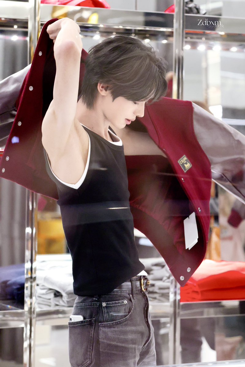 SONGYU_0105's tweet photo. 【10.3celine】
#韩振 #한진 #HANJIN #ハンジン #TWS #투어스 https://t.co/gIb3zJdCmy