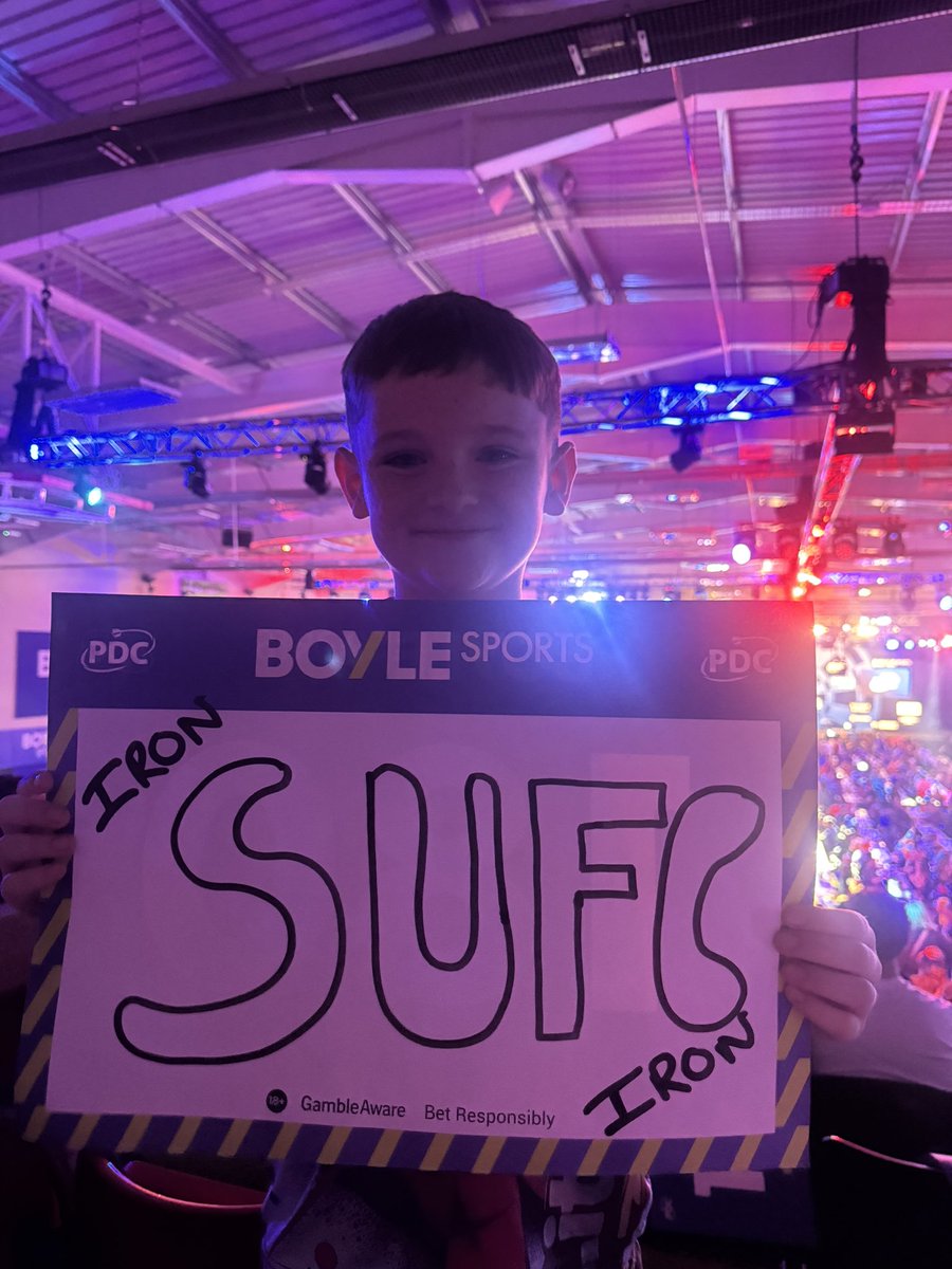 LittleLucas180's tweet photo. @SUFCOfficial on the darts tour 🎯🎯 @BoyleSports @OfficialPDC @lukeh180 @JamesWade180 @NathanAspi @Gezzyprice #Grandprixdarts https://t.co/tMMyNnWeiX