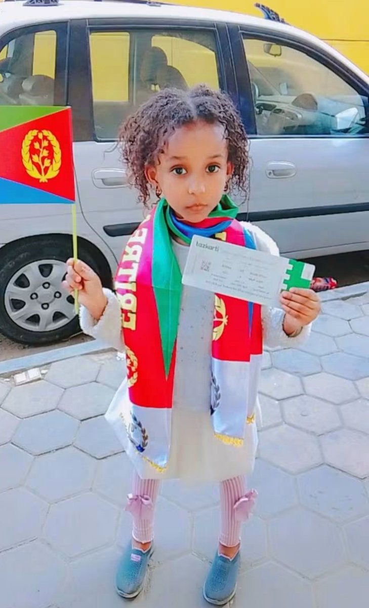 natzem's tweet photo. Shiden, an Eritrean resident in Egypt, took his daughter to the Red Sea Camels' match against South Africa to immerse her in her culture. She shines in the Eritrean flag beautifully blended with muffle. No matter where, an Eritrean's never forgets their identity. 
Kudos #Eritrea https://t.co/S1BRHWXoQL