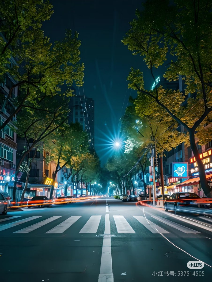 IsabellaTogn's tweet photo. Noche callejera con luces neón, el mundo se detuvo un segundo para capturar esta vibración única https://t.co/375Njcb30a