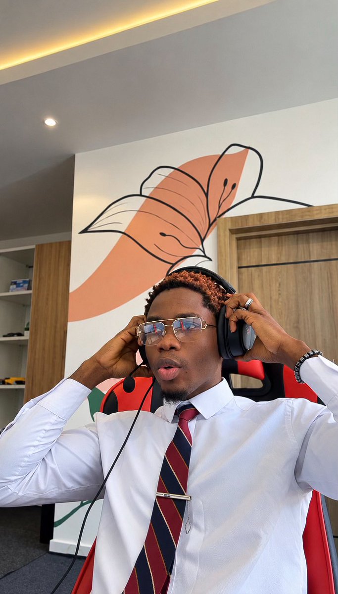 MDRORIGINATOR's tweet photo. A huge shoutout to Dake @iamdakejr 🫡
He’s not my mentor, but he’s one of the main reasons I embraced MDR with my full chest.
Truth is, I used to feel low-key ashamed that my strategy is a 1:1.5 RR model (and that I target 1:1.2 on MT5). But watching Dake trade 1 RR setups consistently on X with total confidence and zero shame completely flipped my mindset.
He proved that consistency and execution matter way more than chasing vanity Risk-to-Reward ratios.
Respect to him for keeping it real and giving younger traders the confidence to own their edge! 📈🔥 Thank you and I hope I am able to pack it consistently like you do as I embark on this journey.