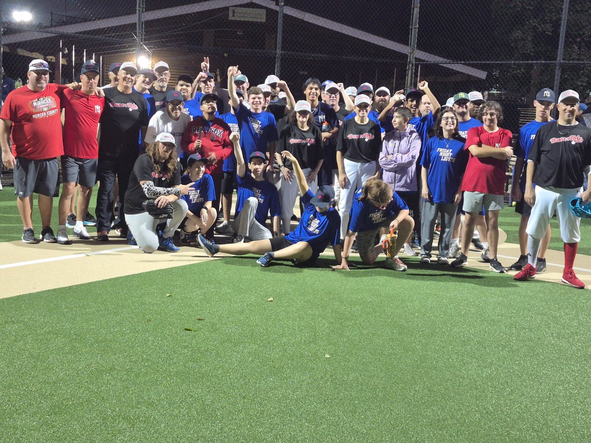 TVlahovic52's tweet photo. Last night our Fall Classic lived up to its name. @mlmcnj /@Base_able. Great competition- ton of smiles/ hugs. Baseball is everyone. Support our athletes! @@bakeandshakeworldwide @NRMedia50 @CoachBartman @MLBNetwork @USABaseball @SOLsports https://t.co/pxYDTjGhPB