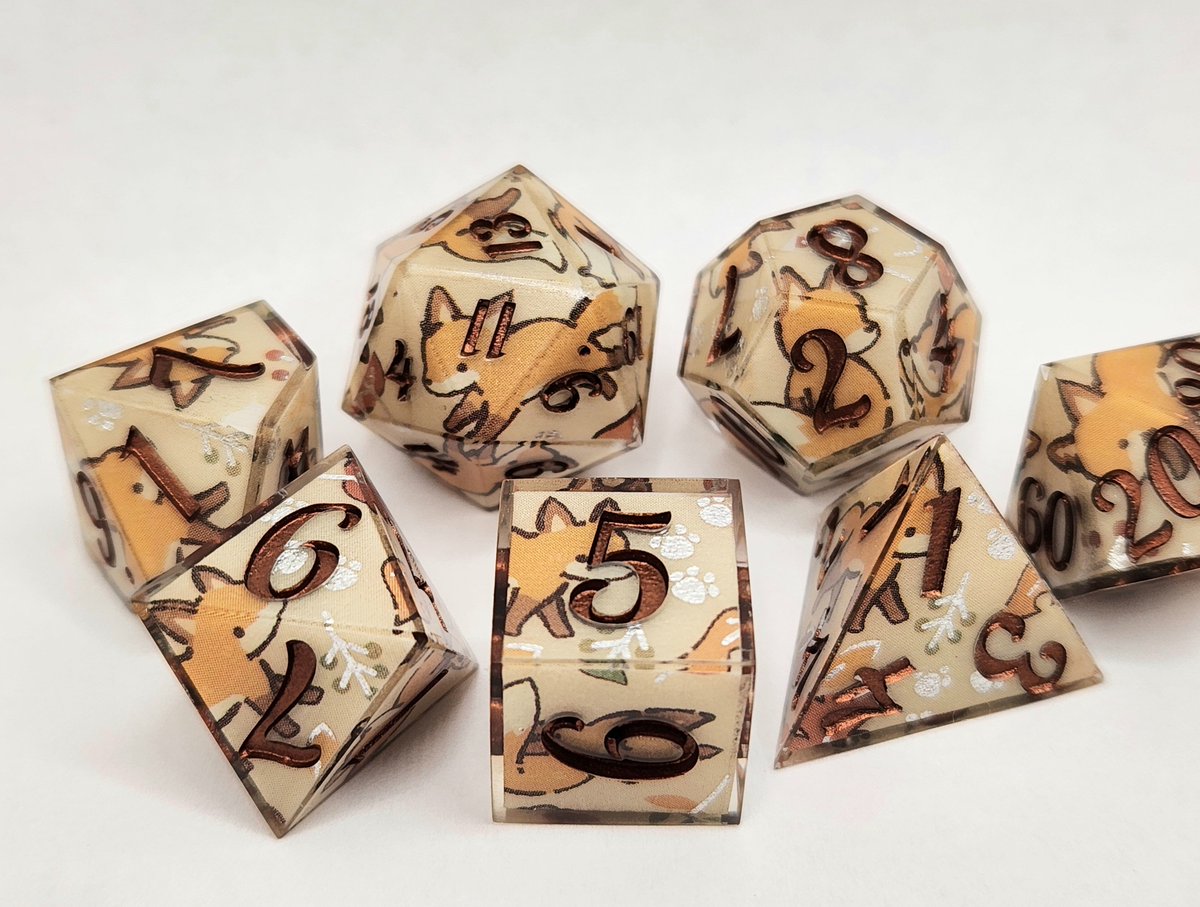 Sinnamon_Dice's tweet photo. Fall Foxes Dice Set with Copper Numbering 🍂
#dnd #ttrpg #handmadedice #dice #dungeonsanddragons https://t.co/0Il27gsIQI