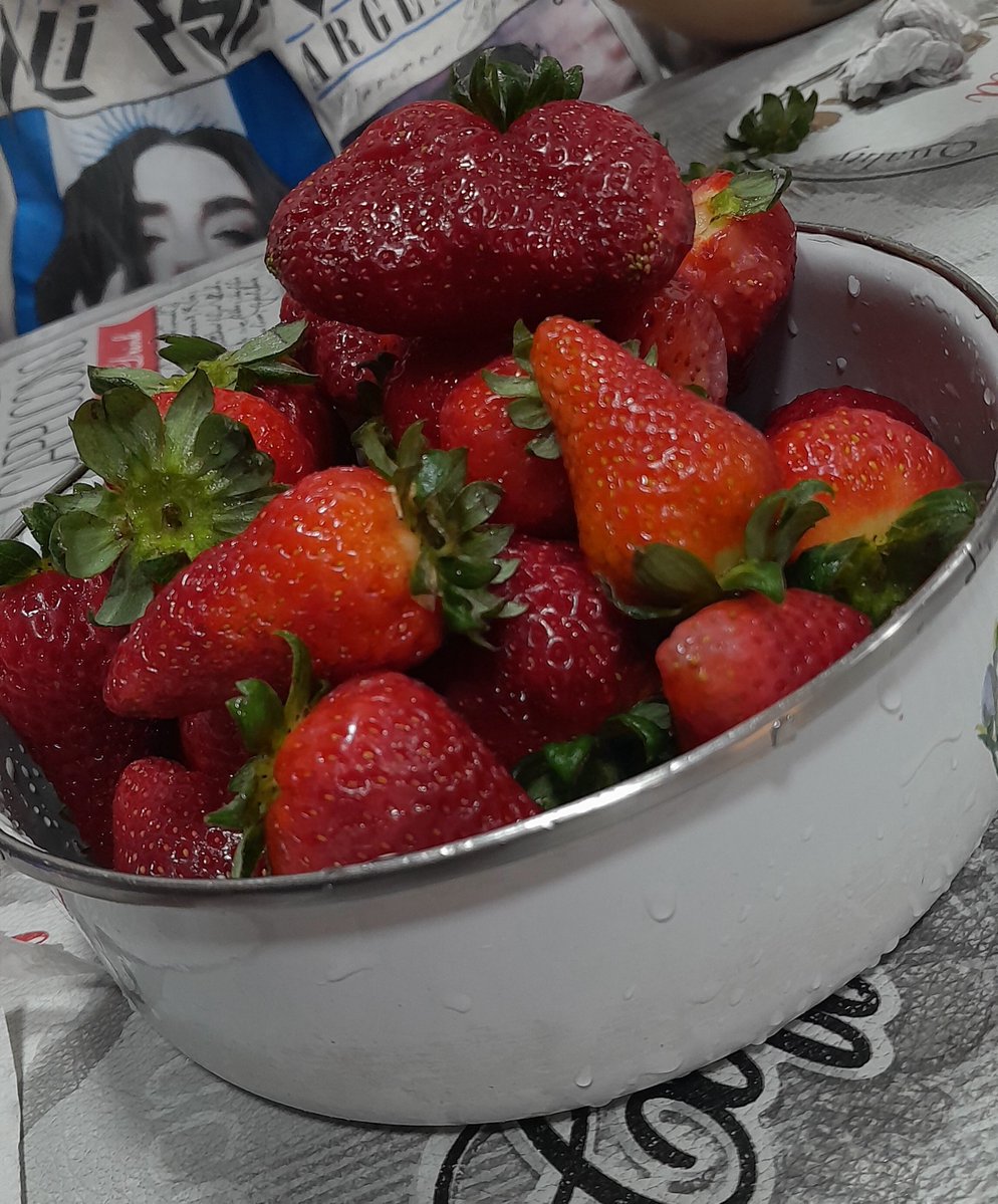 lalasosmivida's tweet photo. aaaa placeres de la vida🚬🚬 https://t.co/bGmzMJ6AF4