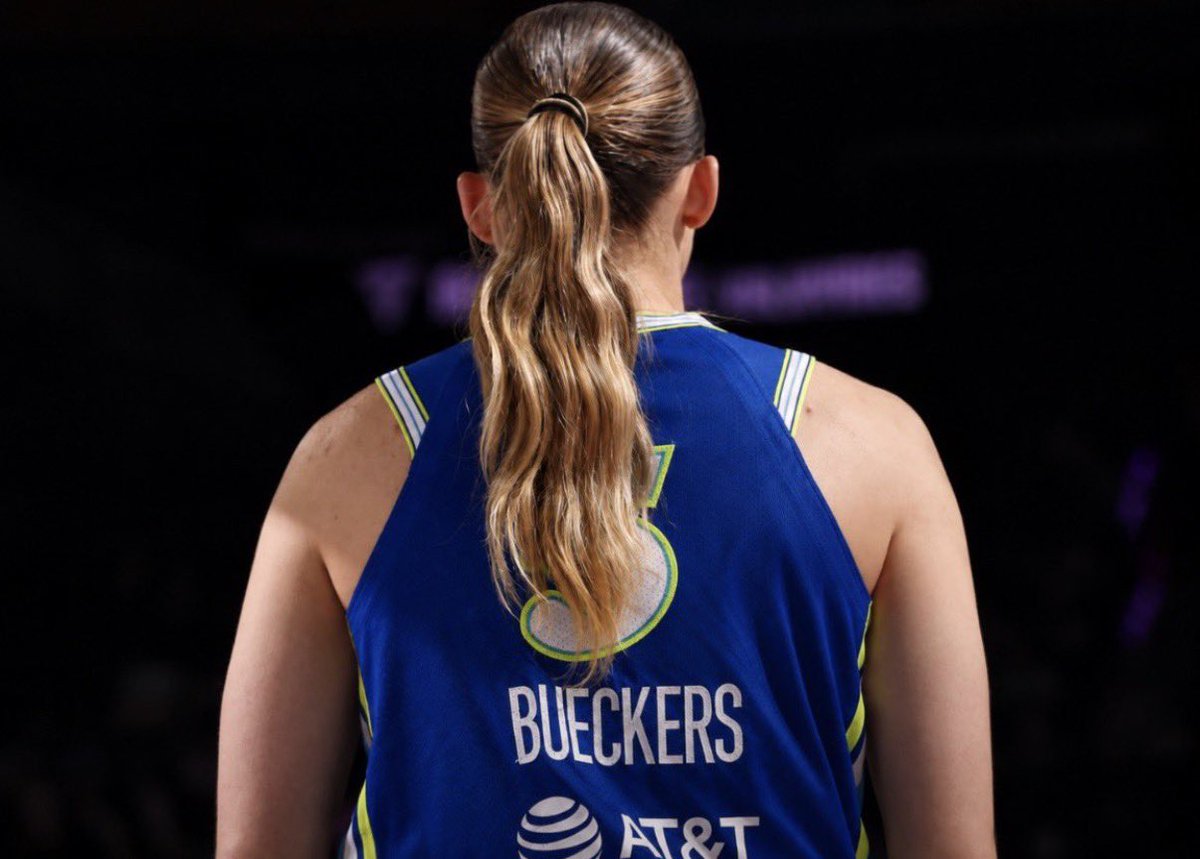 TheAnastasia25's tweet photo. Rocking with 5 every time 🫶🏽
#WINGSUP https://t.co/UDiea3BMFq