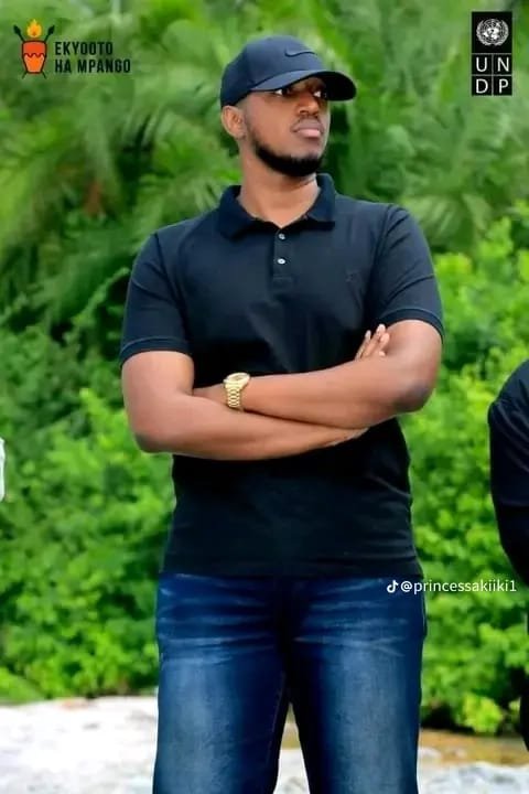 thoughts42450's tweet photo. Omukama waitu omurungiii:Karamale omukama nfuunzi: hangiriza mwebingwa Emanzi ya Tooro. 
#KingOyoForever #OurGenerationalKing https://t.co/HvxKcvcTSi