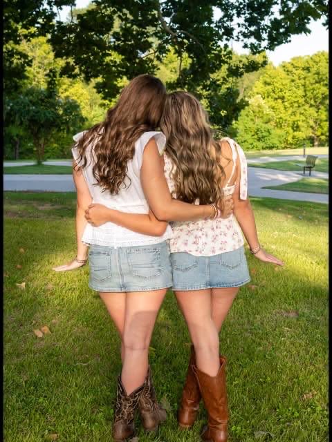 Gentwbc3's tweet photo. Denim skirts &amp; boots. https://t.co/coyA3AFCPf