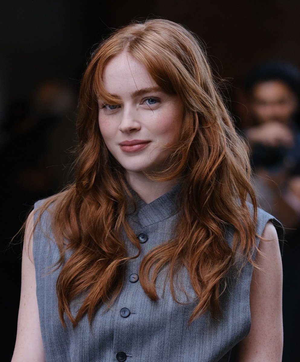 krrishnolan's tweet photo. Sadie sink looking at you is the best think on my screen https://t.co/C7LKeUrlio