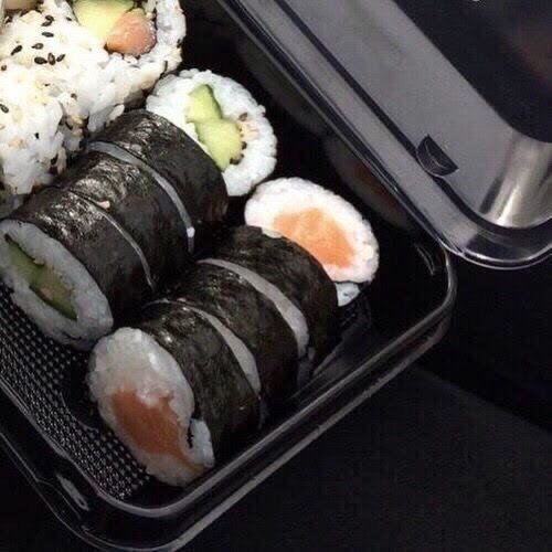 maxxkcal's tweet photo. how pinterest sees me. 

- fashion
- pantone
- mood
- food

eu gostei ^^ https://t.co/DxWfEVGPaa