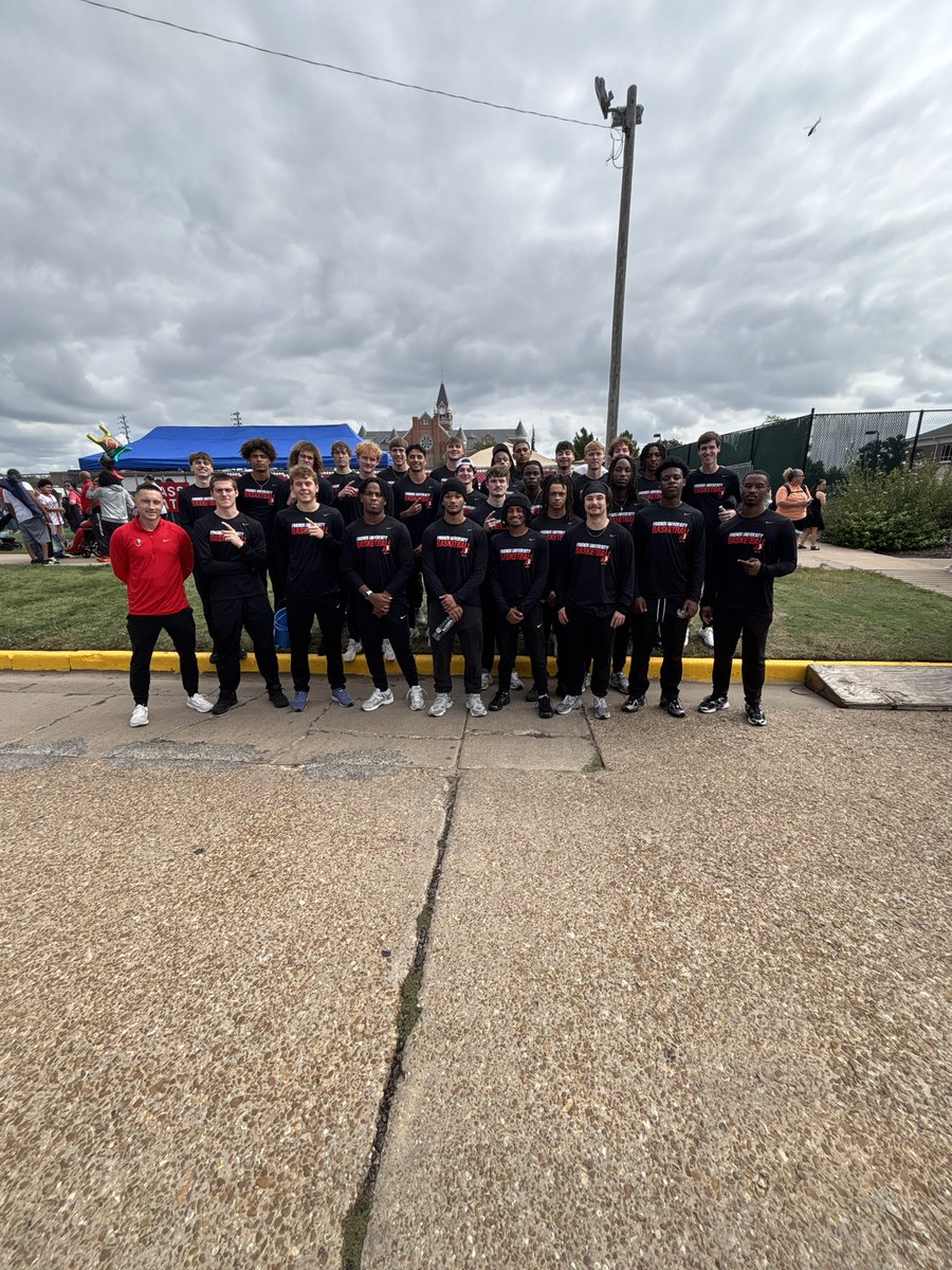 FriendsMBB's tweet photo. Homecoming parade with the squad 🎉
#TalonsUp https://t.co/HSBR6AeJEo