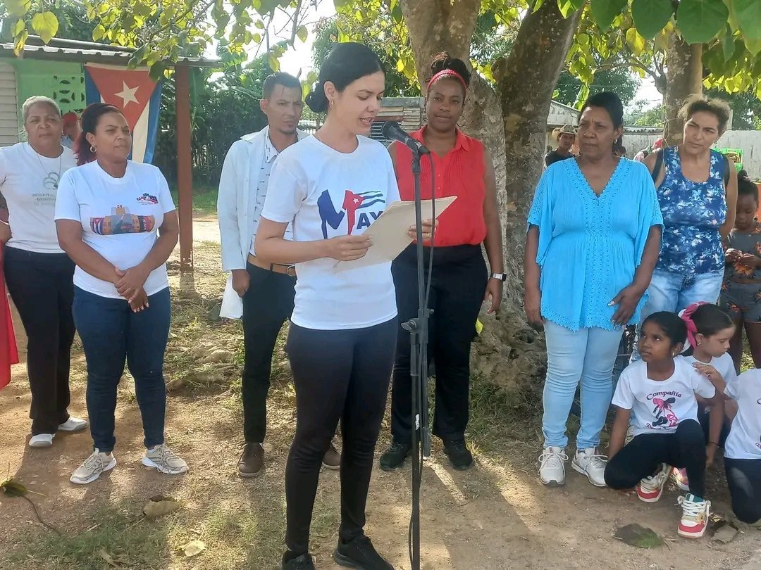 SNTSCuba's tweet photo. En la Comunidad de Grego en #CiegodeÁvila se realiza abanderamiento de la Brigada Comunitaria de Trabajo Social del Hospital Provincial Antonio Luaces Iraola como parte del Movimiento Político #MiBarrioPorLaPatria
#CubaPorLaSalud
#LaPatriaSeDefiende https://t.co/bi2KIffWCO