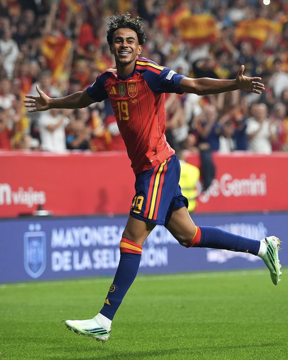LaureusSport's tweet photo. 𝗧𝗵𝗲 𝘀𝗺𝗶𝗹𝗲 𝘀𝗮𝘆𝘀 𝗶𝘁 𝗮𝗹𝗹 ⚽️

Laureus World Young Sportsperson of the Year Lamine Yamal is on target for Spain once again after just six minutes 💪 https://t.co/FWRWkdMf7F