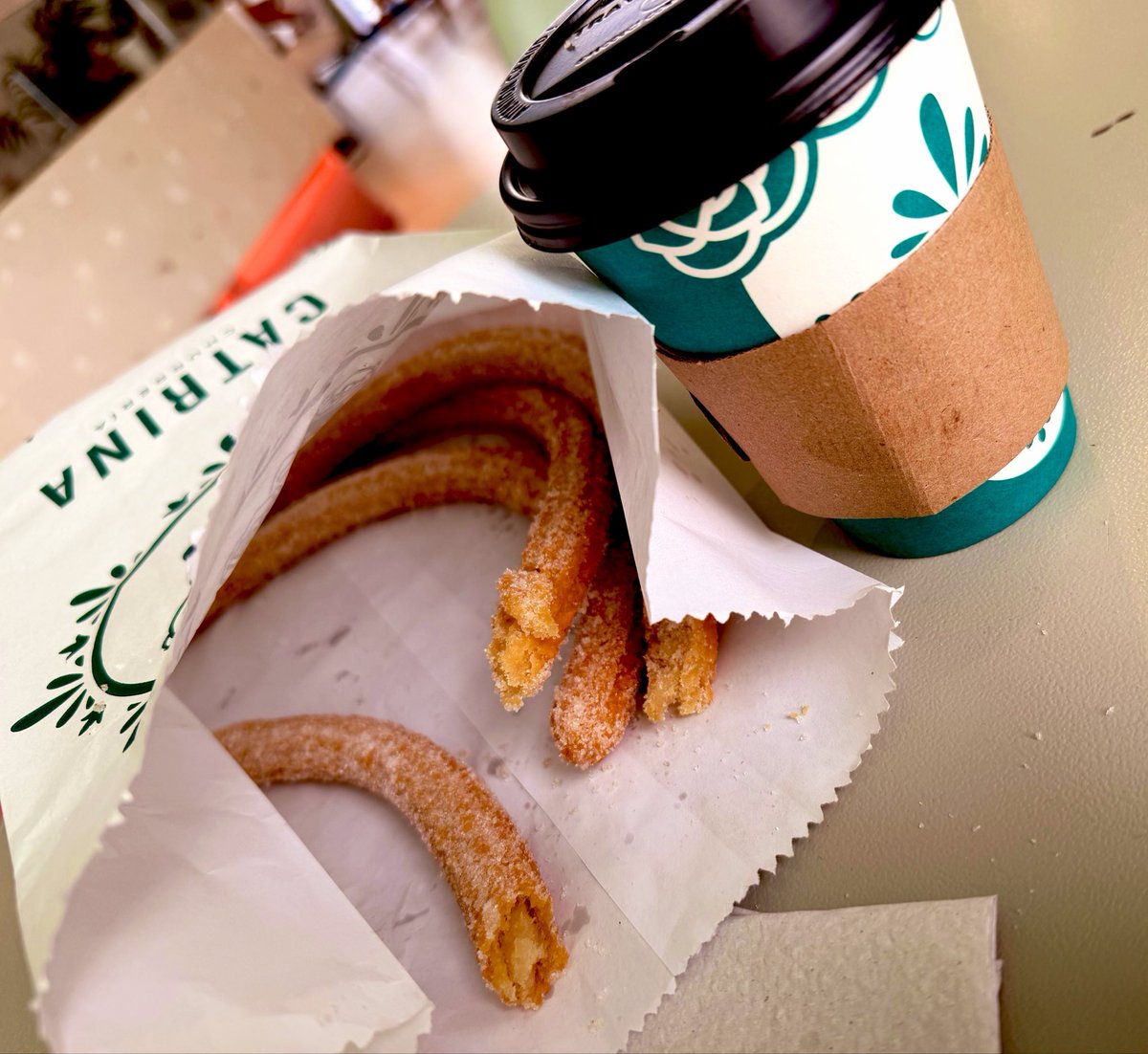 LIZSPHILIP2's tweet photo. Se me antojaron puesssss… lo único es que al rato soy capaz de repetir en Coyoacán 😂 #churros https://t.co/KN7OHzl5jq