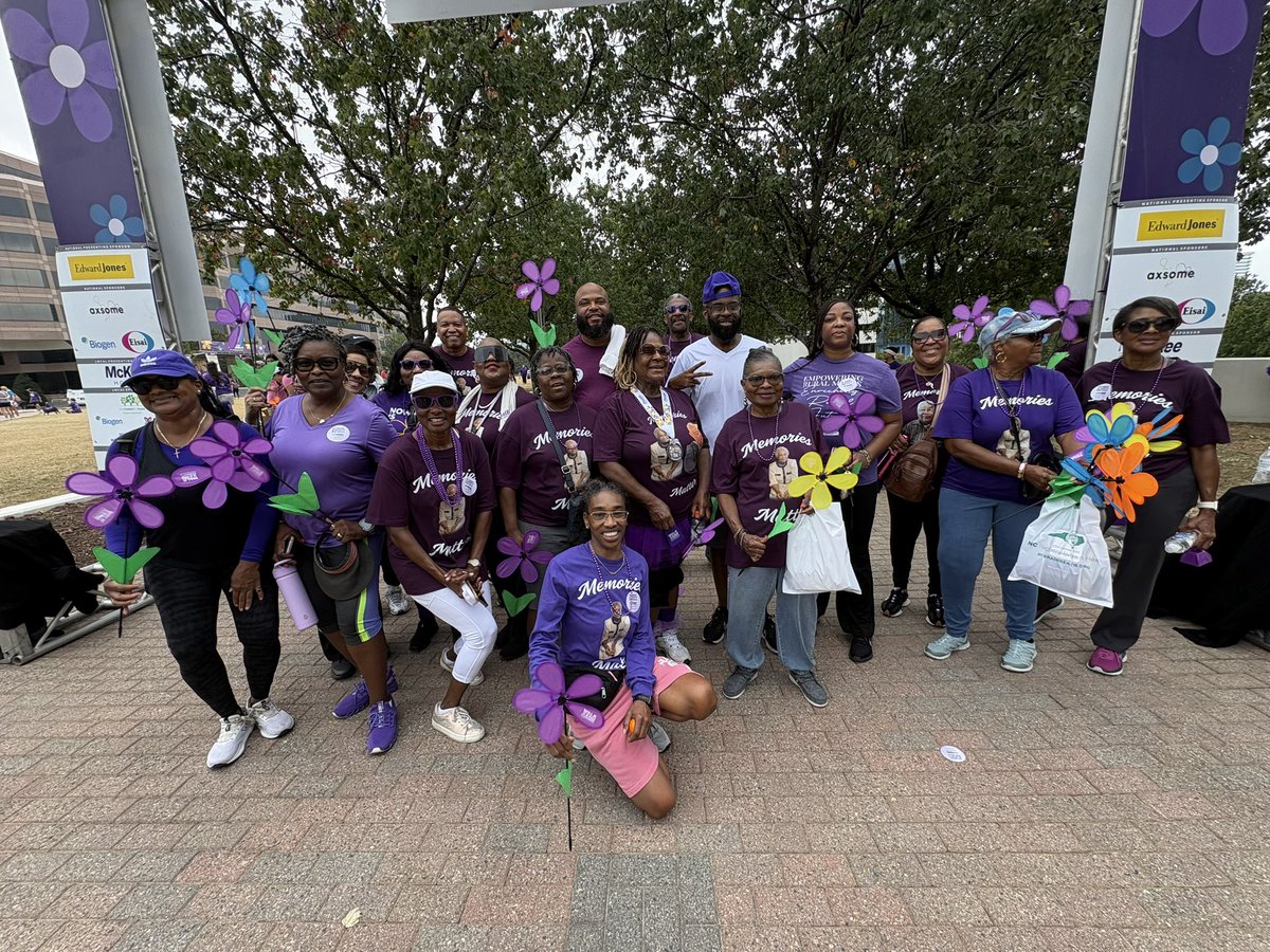 StylistSeerJ's tweet photo. Today, I linked up with the fam to honor and remember my Great-Aunt Ida at the Walk to End Alzheimer’s! Today was all about walking with purpose and raising awareness for a cause that hits home.
#WalkToEndAlzheimers #AlzheimersAwareness #FamilyOverEverything #InMemoryOfAuntIda https://t.co/Weu7o9PSFS