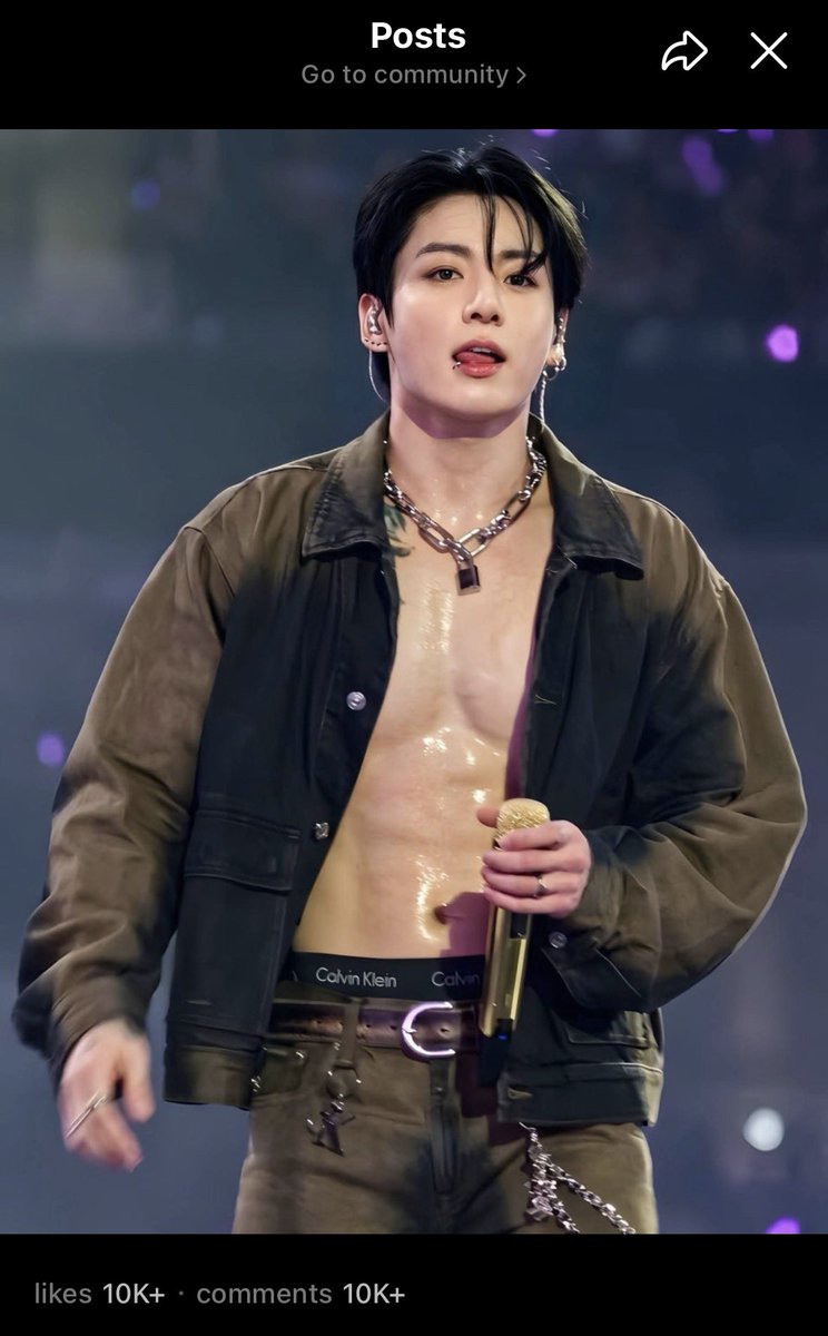 dreamjeons's tweet photo. seokjin on weverse 

💜: *pictures of shirtless jungkook at the LA concert*
🐹: hey, jungkook! your body is killer/incredible! https://t.co/4iDkoQn7T4