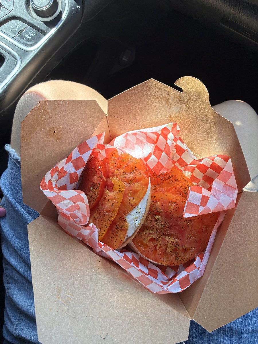 chantillyberryy's tweet photo. This will cure my hangover https://t.co/IutNJZZMnh