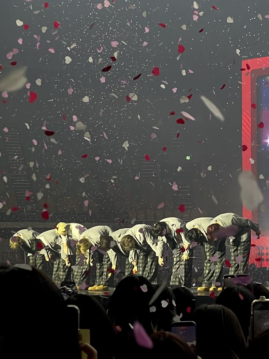 pbh0lic's tweet photo. 앤팀 좋다 https://t.co/DY4IvdC74V