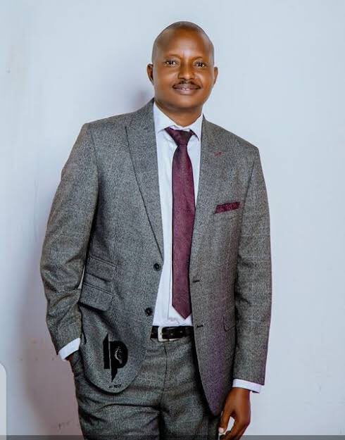 Jimsal16's tweet photo. Pastor Bujingo has endorsed Gen @mkainerugaba ‘s PLU but the question is , When did religious leaders started showing their political beliefs or side in Uganda ? https://t.co/EVYvfTgnV0