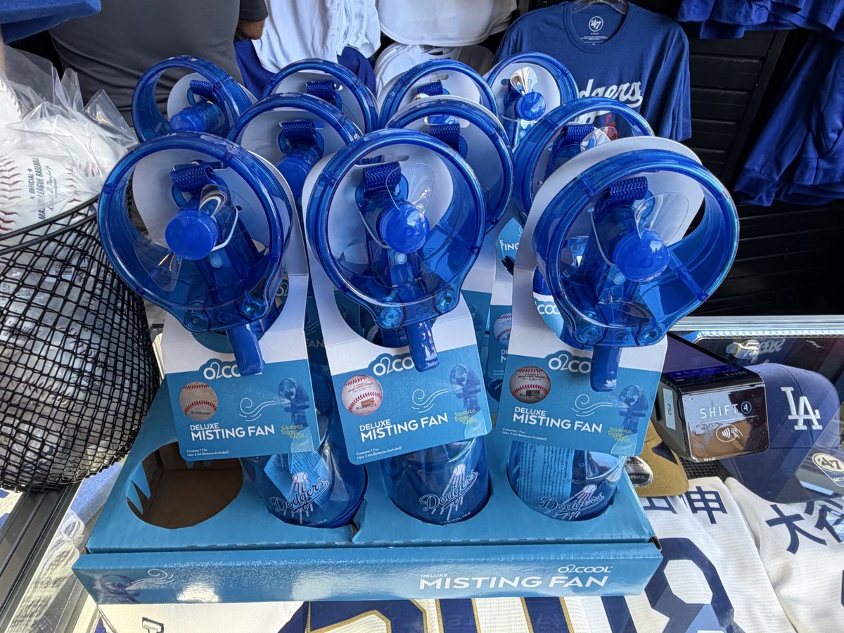 ArashMarkazi's tweet photo. The Dodgers are selling these misting fans for $28. https://t.co/v64jVGTQ5r