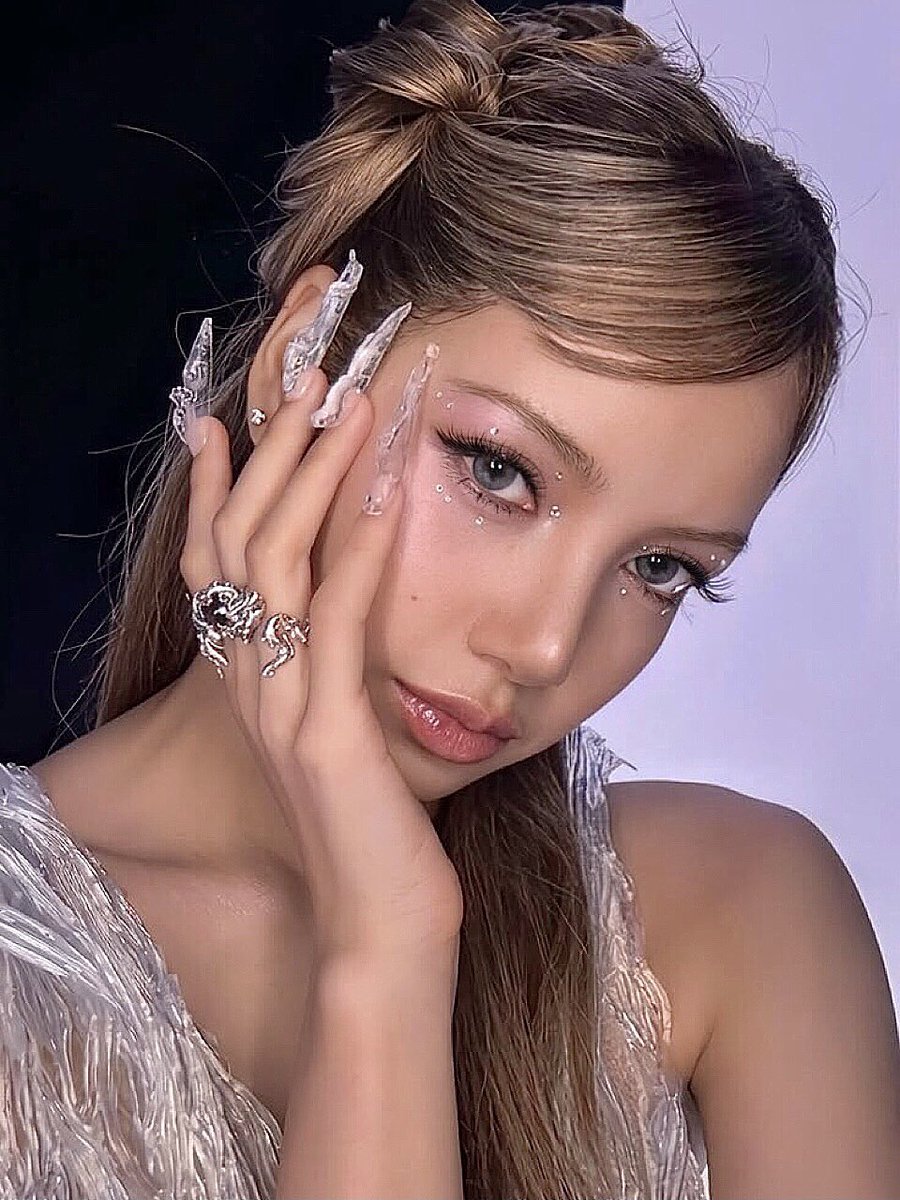 hourlydollisa's tweet photo. this makeup is so good https://t.co/8TLL4lnuqE